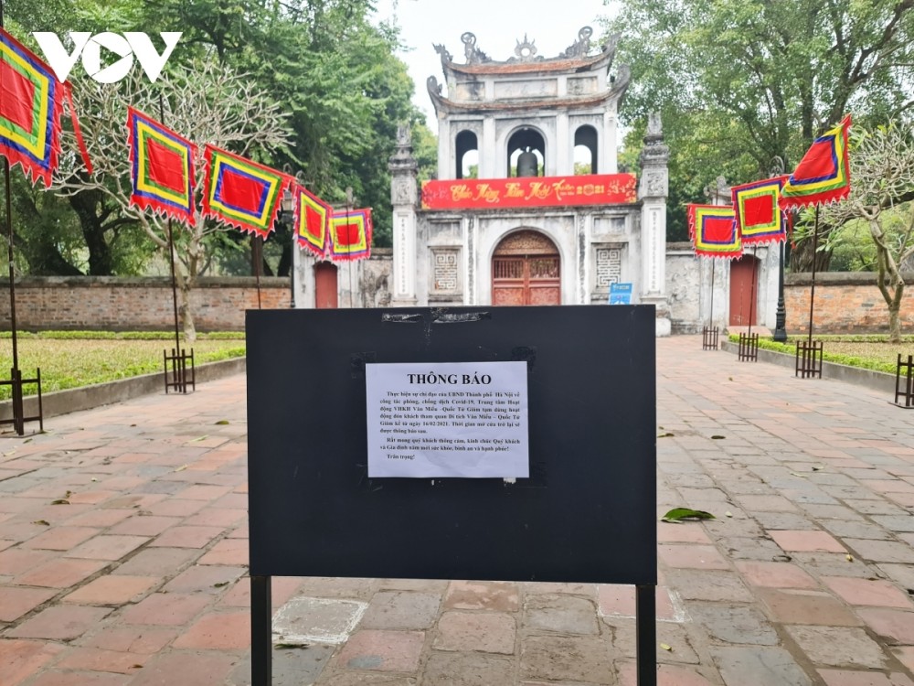 A sign hangs in front of the Temple of Literature detailing how the relic site is to stop receiving visitors from February 16, with opening hours set to be announced later.