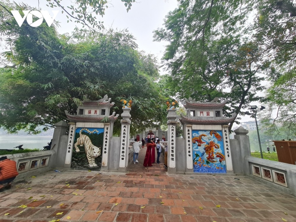 In line with other sites, cultural activities at Ngoc Son Temple also stop.
