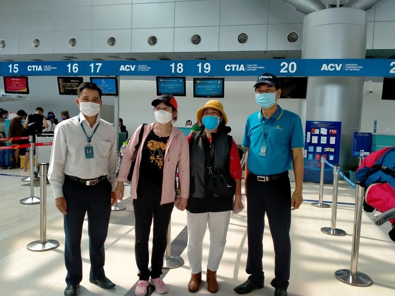 vietnam airlines carries nearly 600 passengers finishing quarantine for free