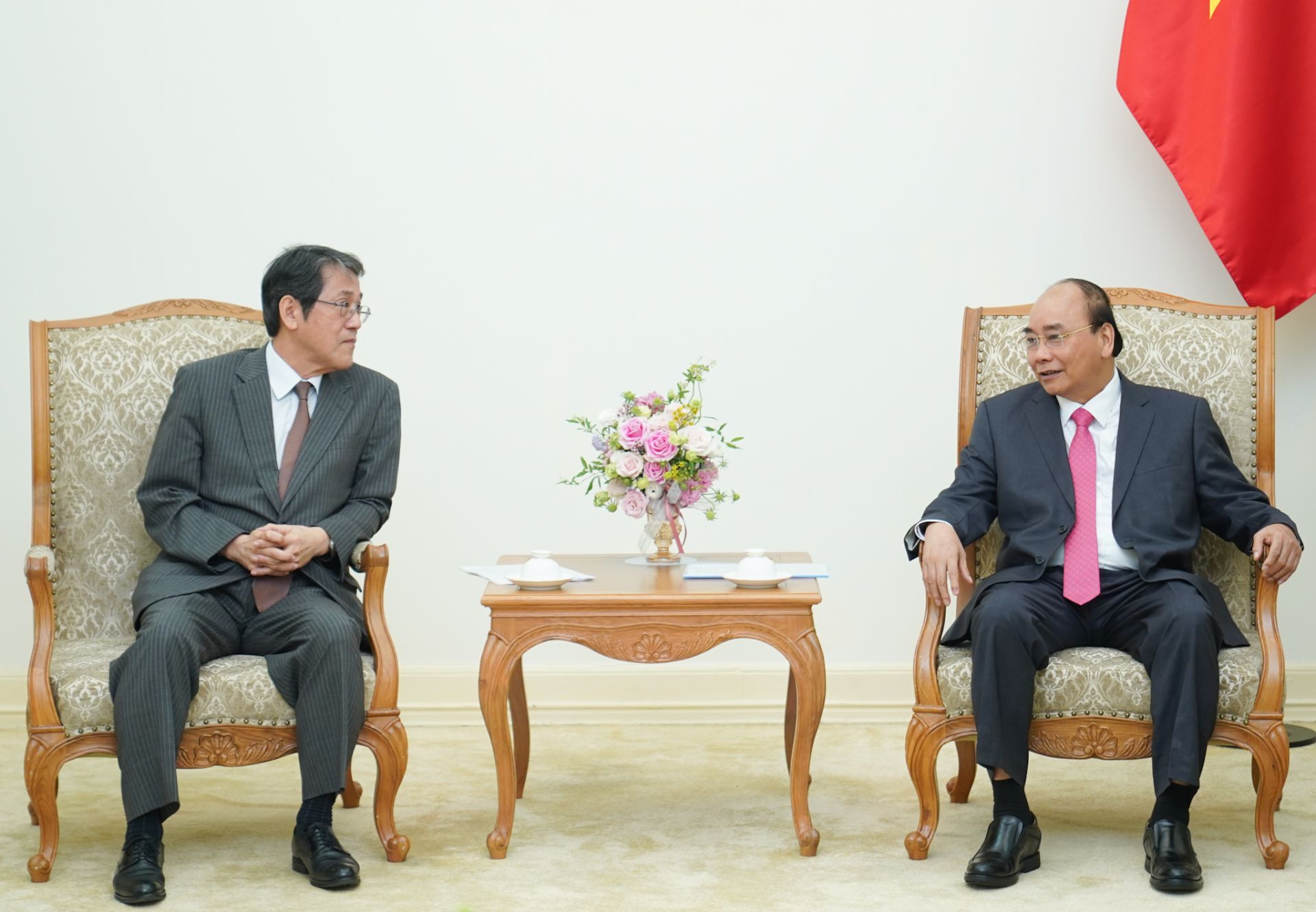 japanese ambassador bids farewell to vietnamese prime minister