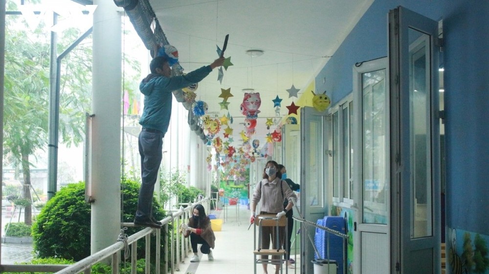 Schools in Ha Noi ready to welcome return of students after long break
