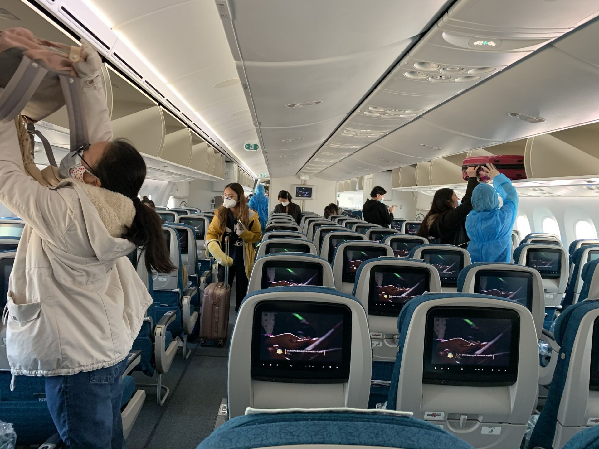 airlines allowed to operate at full capacity end seat distancing from 0000 on may 7