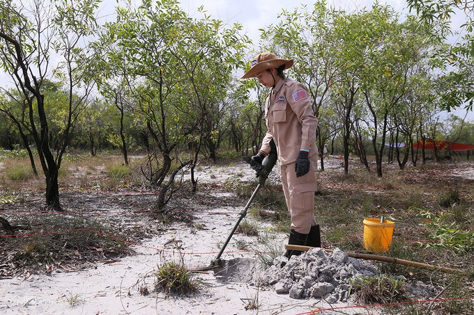 Viet Nam, US see fruitful cooperation in overcoming war aftermaths Viet Nam, US see fruitful cooperation in overcoming war aftermaths