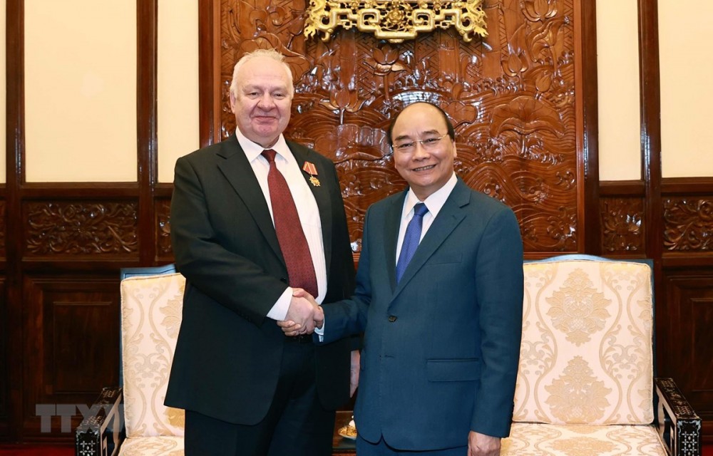 State President Nguyen Xuan Phuc hosts outgoing Russian Ambassador Konstantin Vnukov