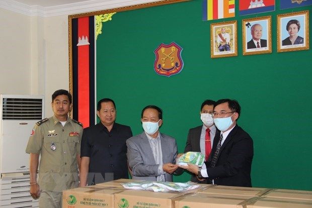 vietnam helps cambodian detention centres battle covid 19 epidemic