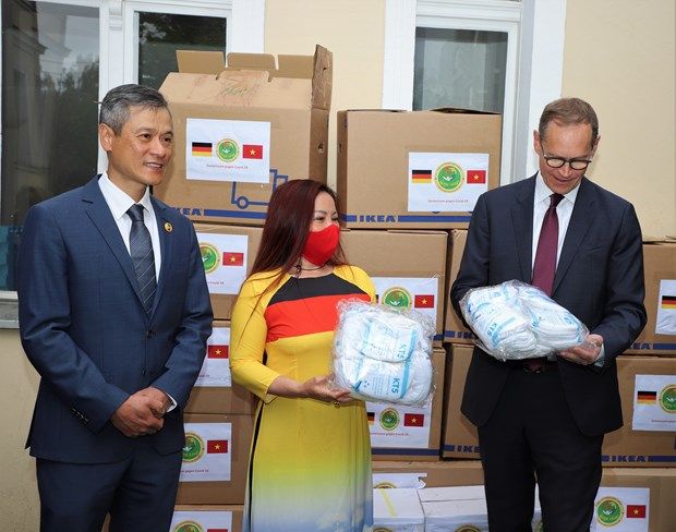 berlin mayor appreciates vietnamese expats charity work to fight covid 19 pandemic