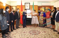 Vietnam presents gift to South Africa to help fight COVID-19 epidemic