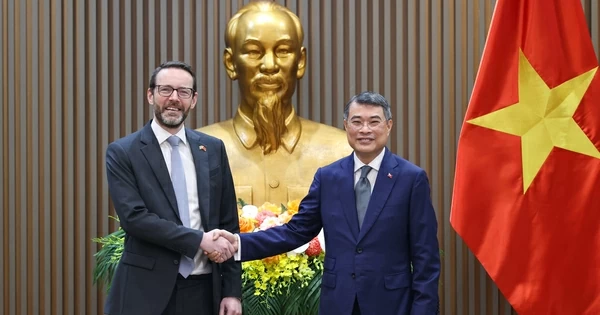Prime Minister Le Minh Hung receives UK Ambassador Iain Frew to boost bilateral trade