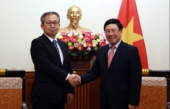 Foreign Minister Pham Binh Minh welcomes newly accredited Japanese ambassador Yamada Takio