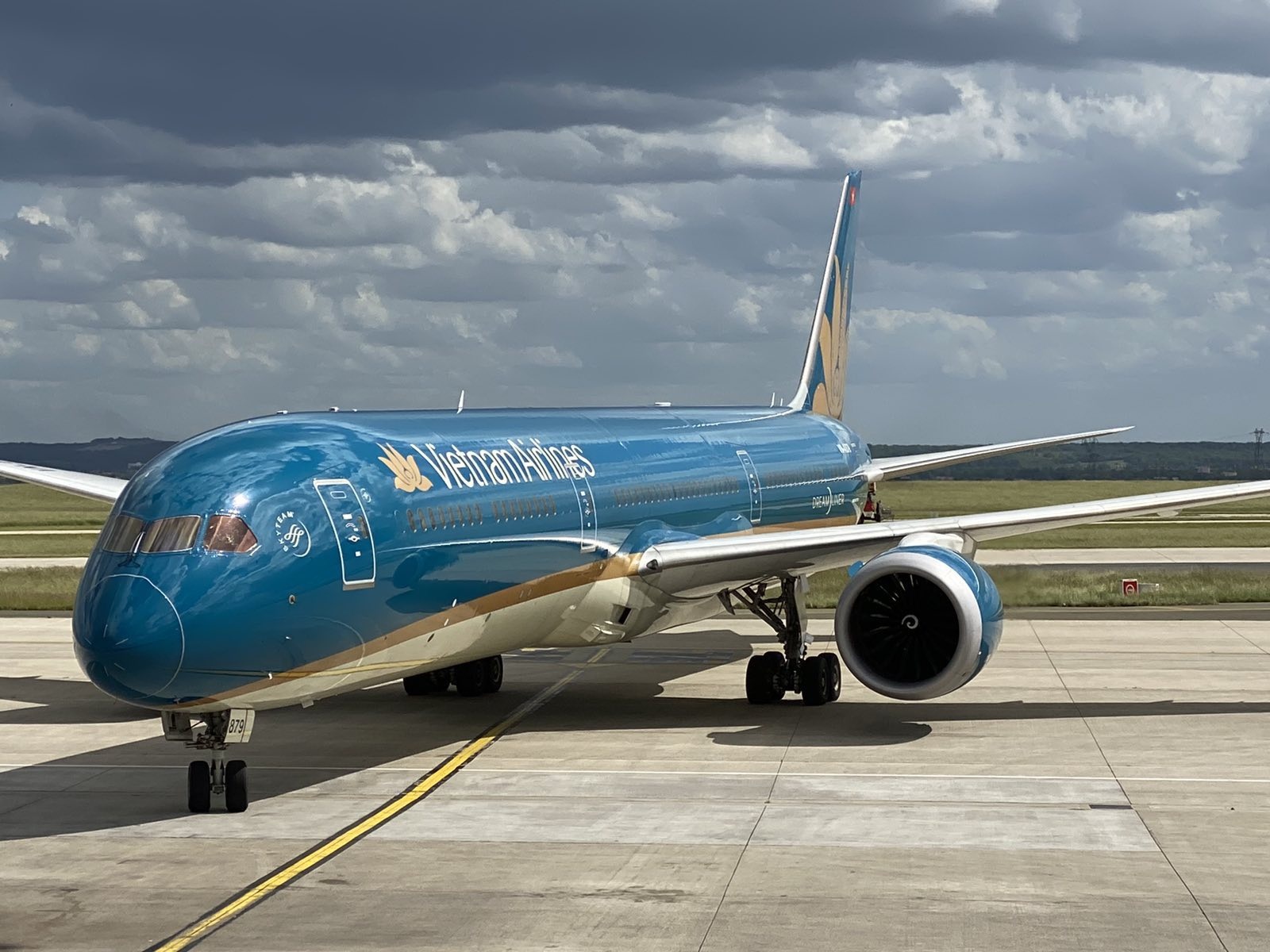 vietnam airlines to reopen international air routes starting from july 1