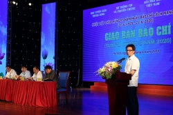 Deputy Prime Minister Vu Duc Dam passes on Revolutionary Press Day greetings to journalists