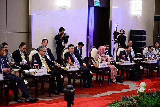 vietnamese officials active at 52nd asean foreign ministers meeting