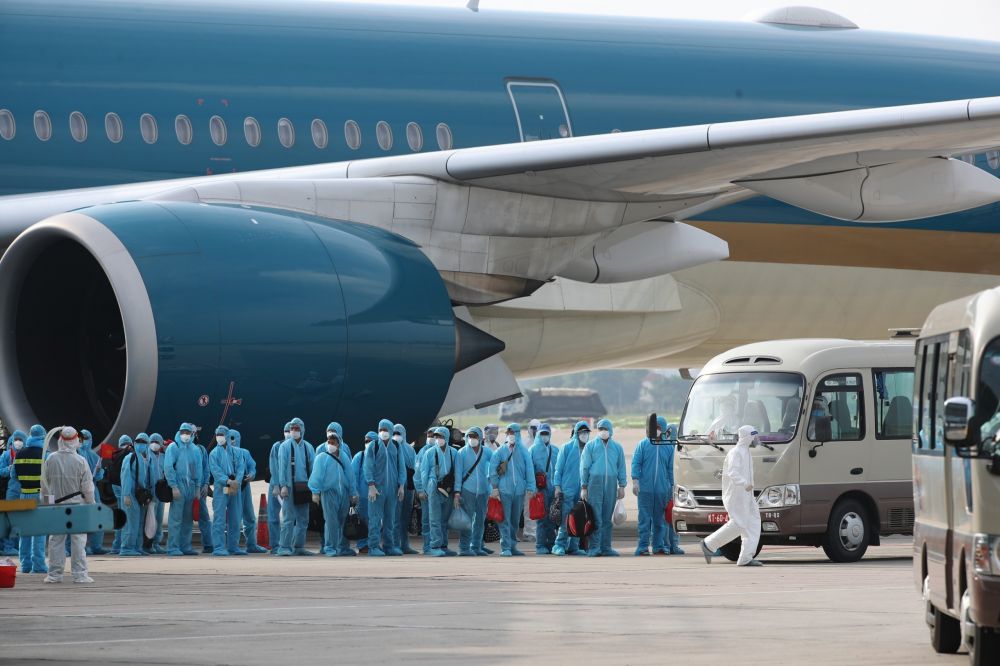 vietnam airlines brings home vietnamese citizens from bata international airport