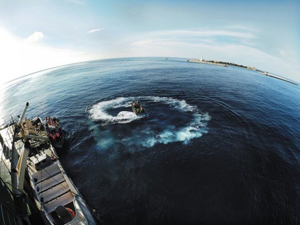 photographers show love for truong sa via exhibition