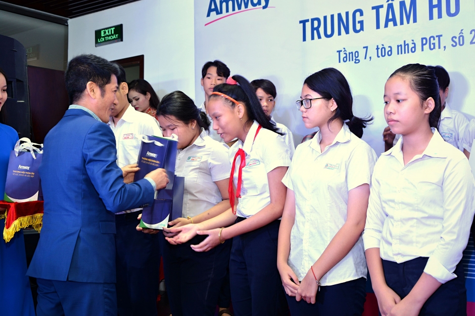 amway vietnam opening centre for business assistance in da nang