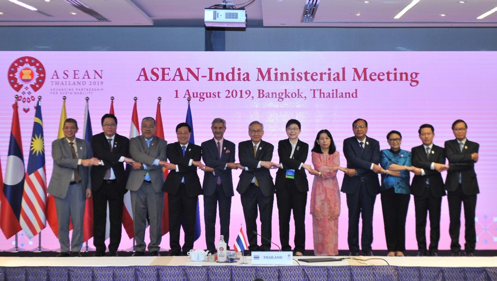 vietnam continues raising east sea issue at asean1 ministerial meetings