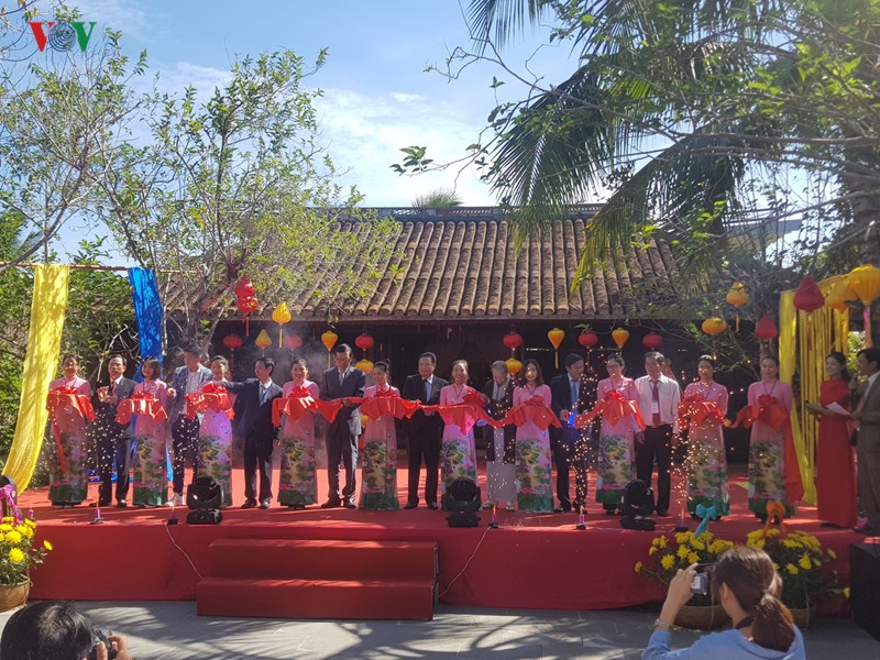 vietnam international silk and brocade festival opens in quang nam