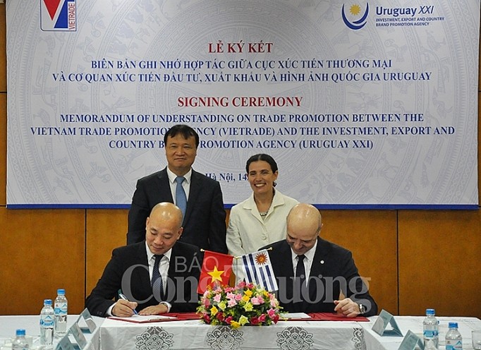 vietnam uruguay sign trade investment promotion deal