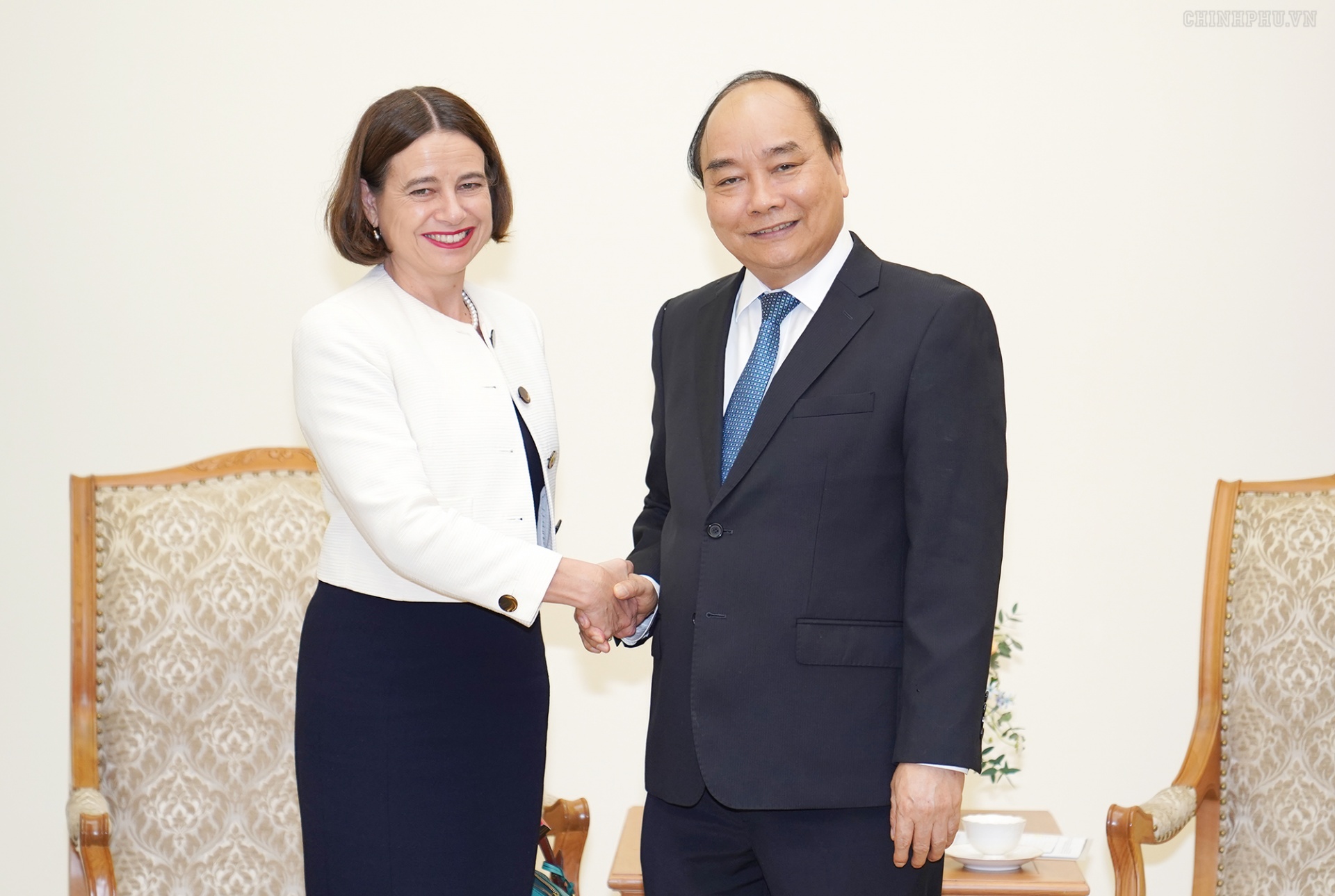 pm nguyen xuan phuc welcomes new australian ambassador