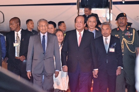 malaysian prime minister begins official visit to vietnam