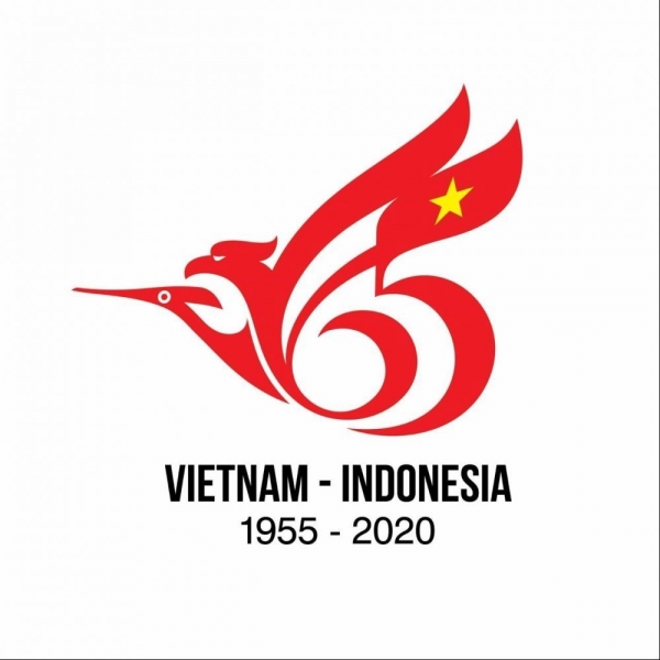 Winners of logo contest marking Vietnam-Indonesia diplomatic ties receive prizes