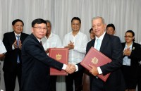 vietnam pursues open trade investment environment official