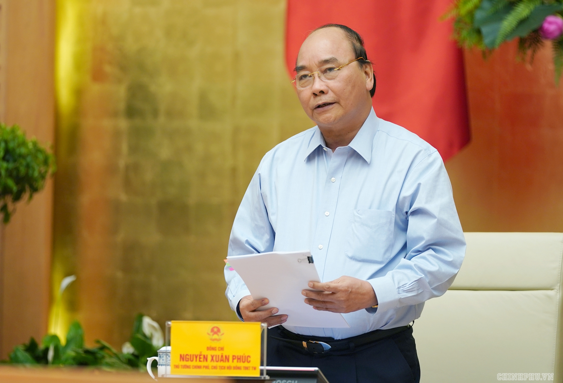 pm chairs meeting reviewing projects with laos cambodia