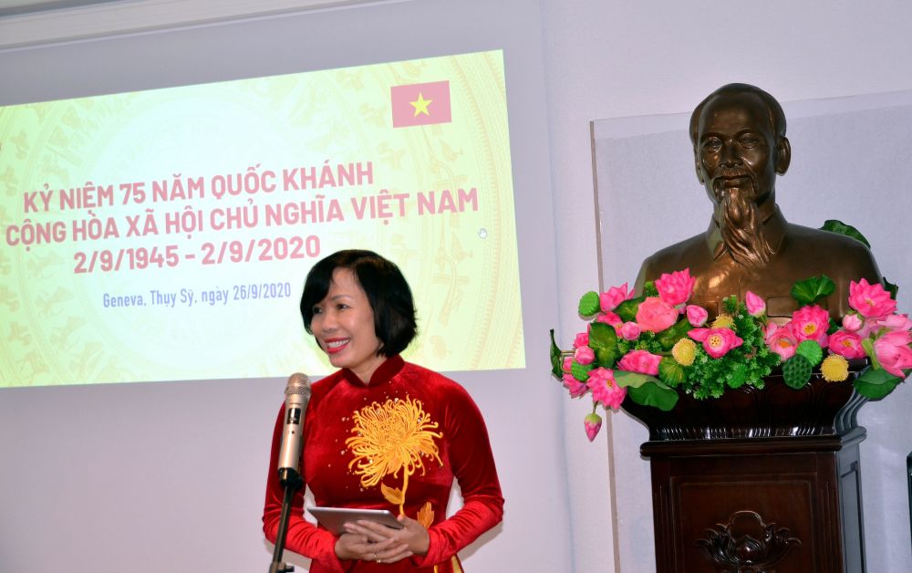 vietnamese abroad urged to make more contributions to homeland ambassador le thi tuyet mai