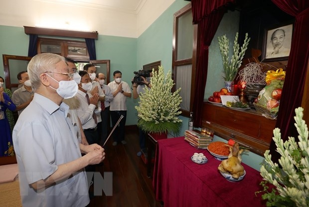 Party leader pays tribute to President Ho Chi Minh on National Day