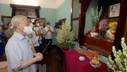 Party leader pays tribute to President Ho Chi Minh on National Day