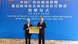 China’s Guangxi donates 9.7 million USD worth of medical supplies to aid Viet Nam’s COVID-19 fight