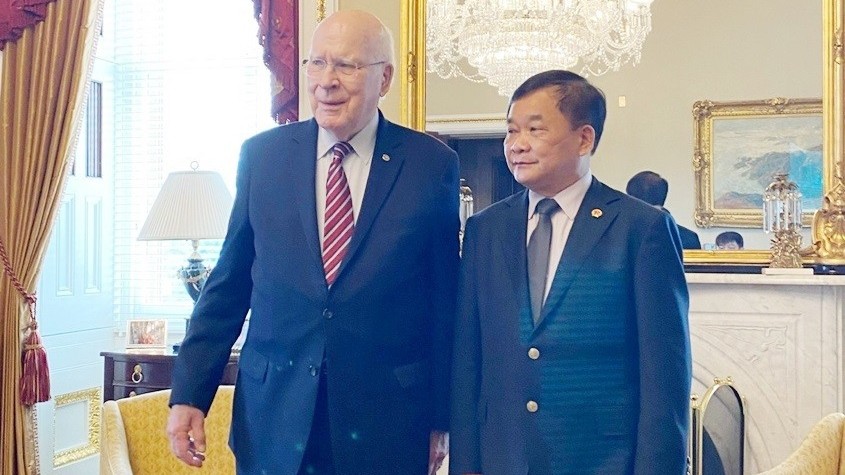 Viet Nam, US step up cooperation in tackling war consequences
