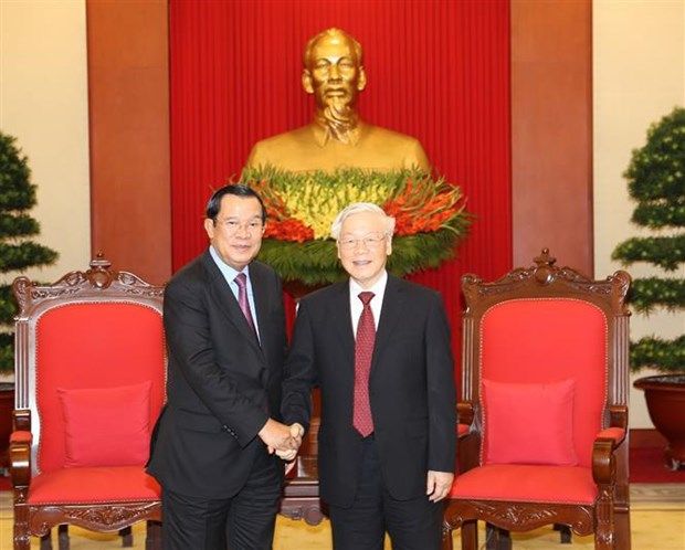 top leader receives cambodian pm hun sen