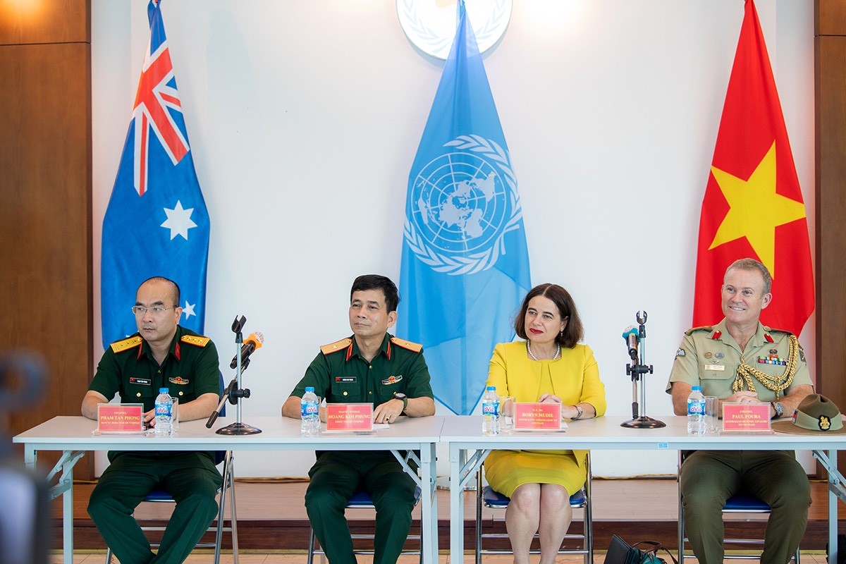 Australia’s Ambassador discusses women in leadership with Vietnamese Peacekeepers
