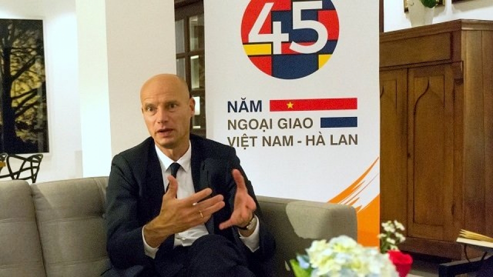 dutch expert offers suggestions for mekong deltas sustainable development