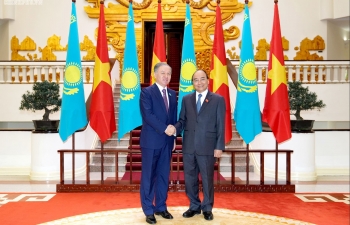 PM Phuc receives Kazakhstan’s lower house leader