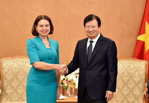 deputy prime minister trinh dinh dung receives australian ambassador