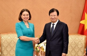 Deputy Prime Minister Trinh Dinh Dung receives Australian Ambassador