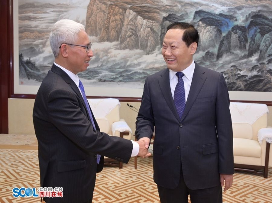 , Vietnamese Ambassador to China Pham Sao Mai met with officials of the Communist Party of China (CPC) in Chongqing city and Sichuan province during his working visits to the two Chinese localities on November 24.