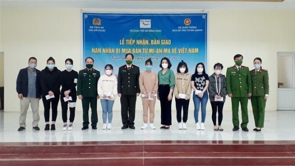 Fourteen Vietnamese citizens trafficked to Myanmar return home