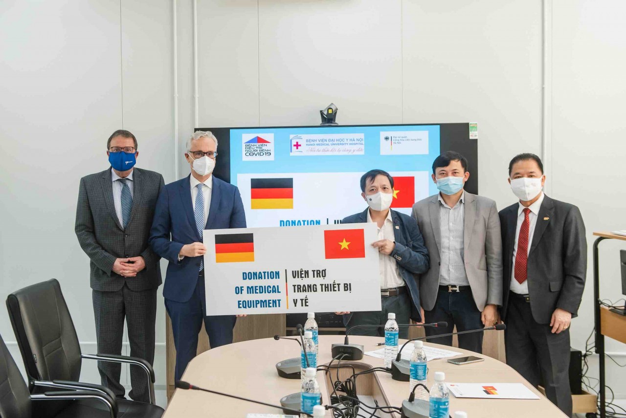 Germany helps Viet Nam fight COVID-19 pandemic with ventilators and pulse oximeters