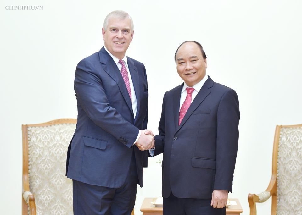 prime minister receives british prince andrew in ha noi