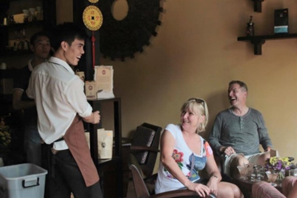 ancient hoi an city revives gentle manners in tourism