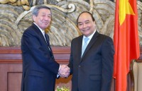 deputy pm trinh dinh dung receives japanese guest