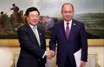 Deputy PM, FM Minh busy on sidelines of 14th ASEM Foreign Ministers’ Meeting