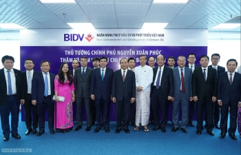 PM visits Vietnam’s investment establishments in Myanmar