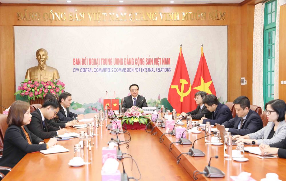 Head of the Communist Party of Vietnam (CPV) Central Committee's Commission for External Relations Hoang Binh Quan at the talks (Photo: VNA)
