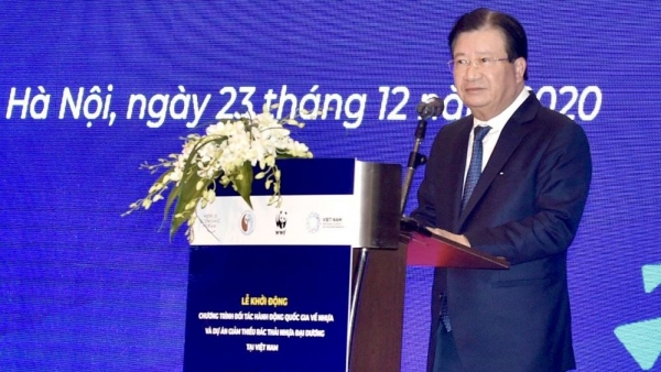 Plastic products must be used in sustainable way: Deputy Prime Minister Trinh Dinh Dung