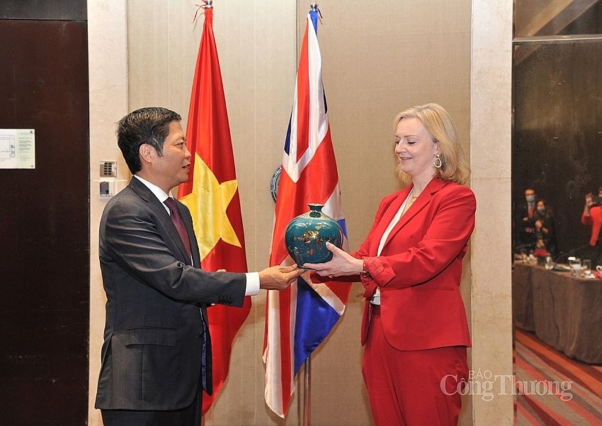 UK-Viet Nam FTA to become effective from 23:00 on December 31