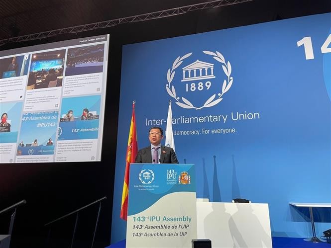 Vietnamese delegation attends 143rd IPU Assembly, related meetings